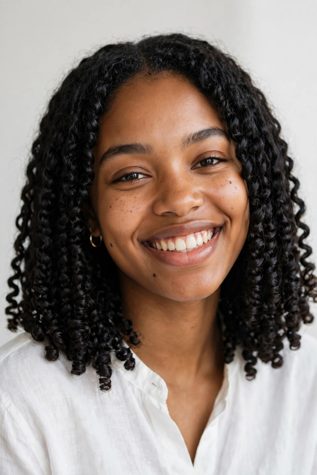 Defined 4A coils in a collarbone length lob